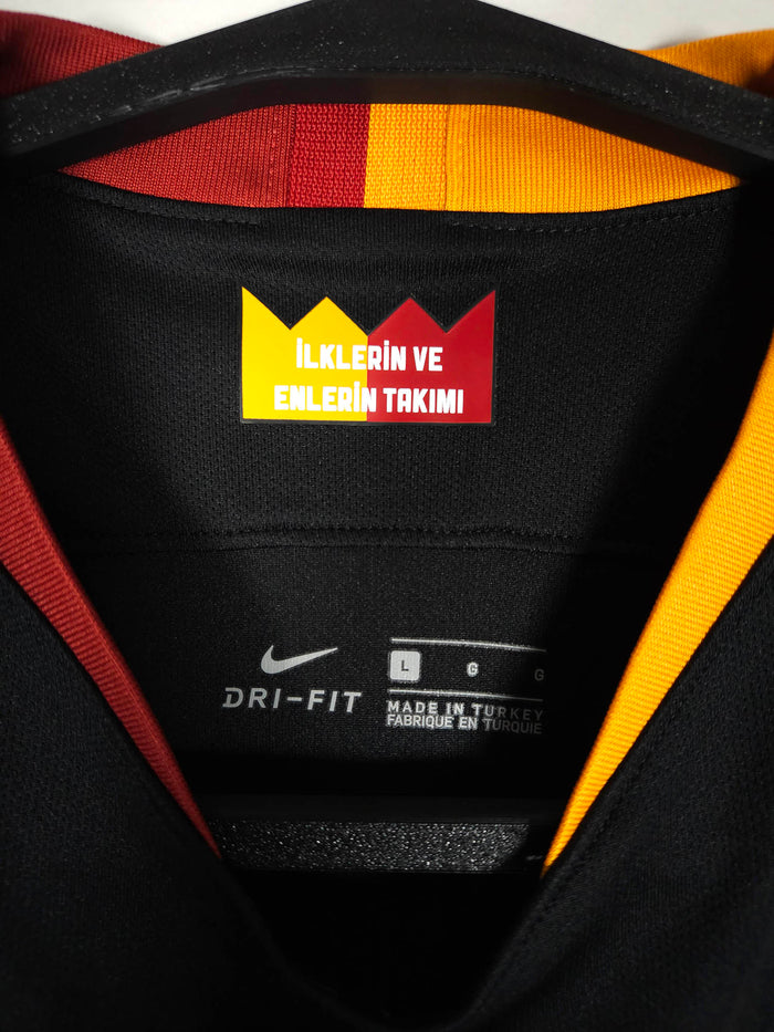 2018-19 Galatasaray Away Shirt - detailed view