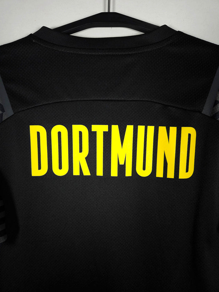 2021-22 Borussia Dortmund Away Shirt - detailed view