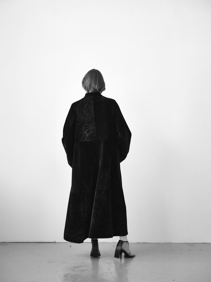 A-LINE SHEARLING COAT IN BLACK