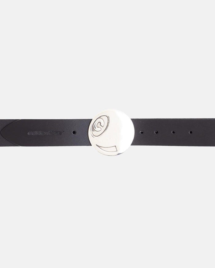 BILLIARD LEATHER BELT BLACK - black leather belt with round buckle, detail close-up - Cold Culture