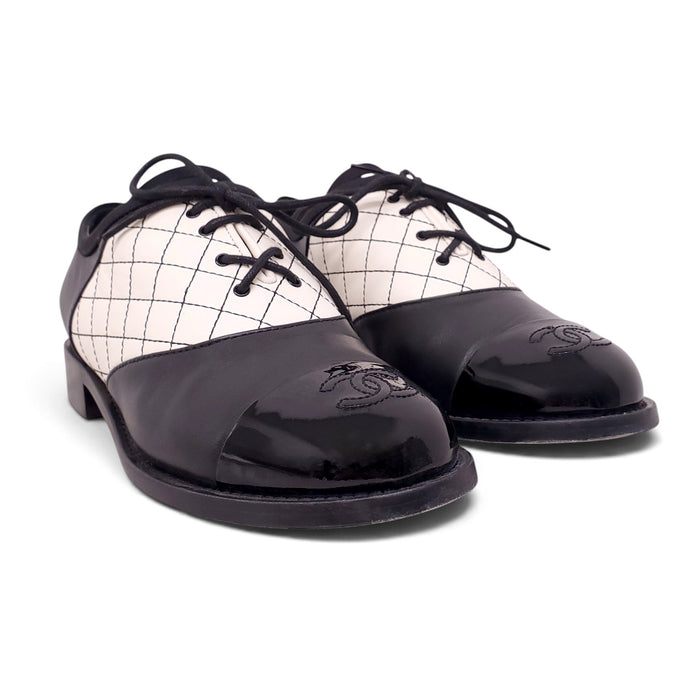 CHANEL MATELASSE CREAM AND BLACK LEATHER SHOES - SIZE 39C