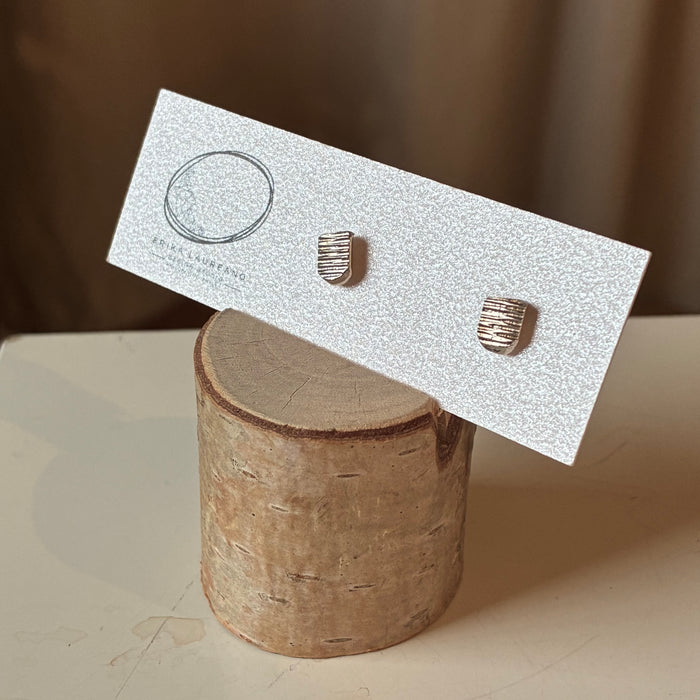 EL026-10 Hammered Rounded Rectangle Studs