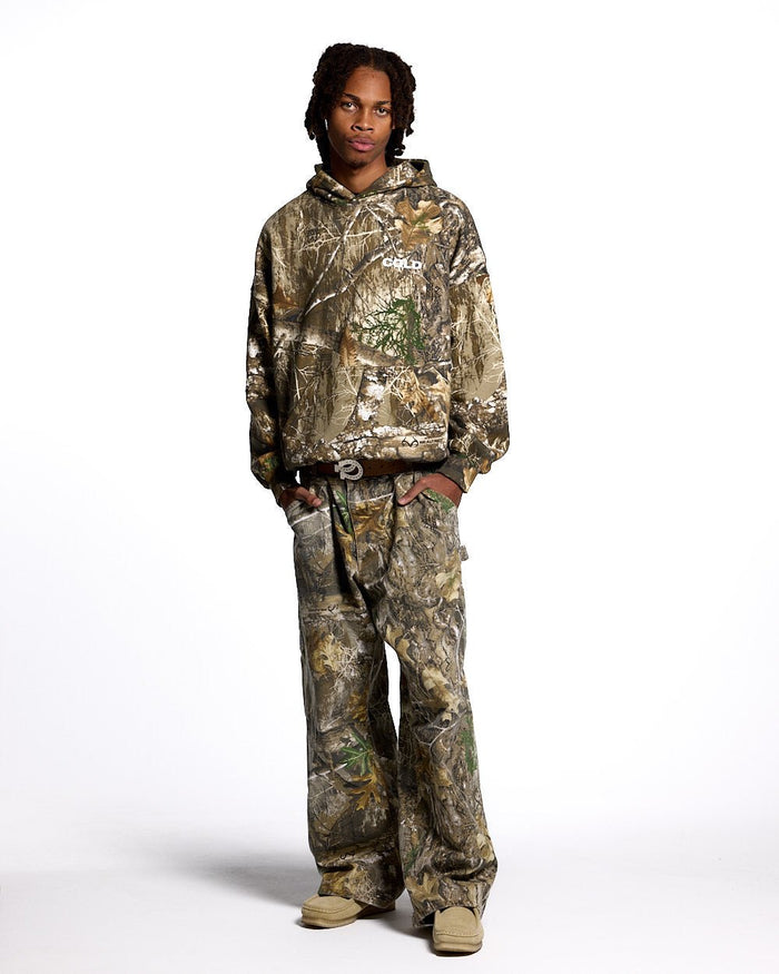 HOODIE REALTREE EDGE - camo oversized hoodie, front view on male model - Cold Culture #man