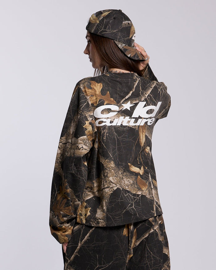 LONGSLEEVE REALTREE BLACK - black camo longsleeve tee, back view on female model - Cold Culture #woman