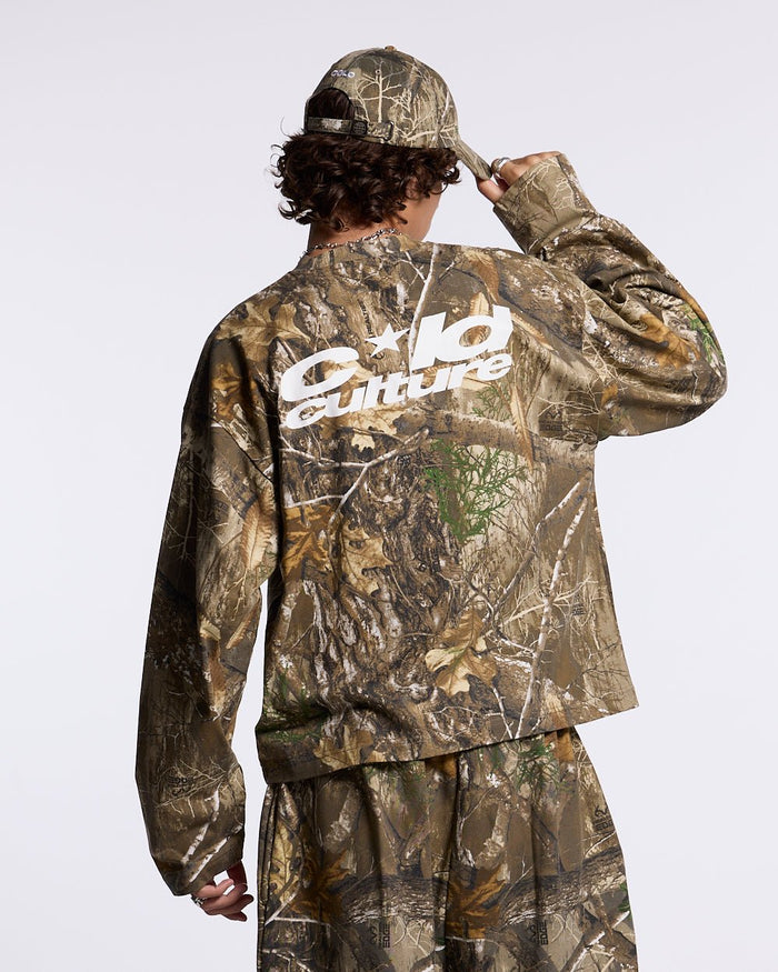 LONGSLEEVE REALTREE EDGE - brown camo longsleeve tee, back view on male model - Cold Culture #man