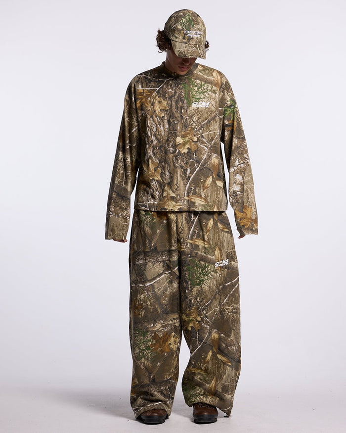 LONGSLEEVE REALTREE EDGE - brown camo longsleeve tee, front view on male model - Cold Culture #man