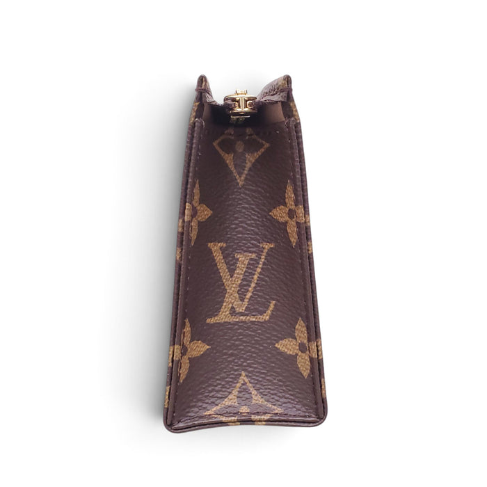 LOUIS VUITTON TOILETRY 15