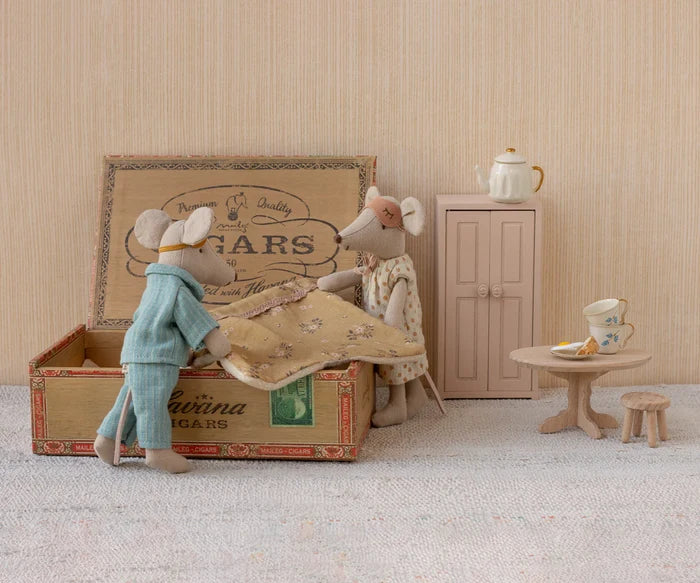 Mum and Dad in Cigar Box