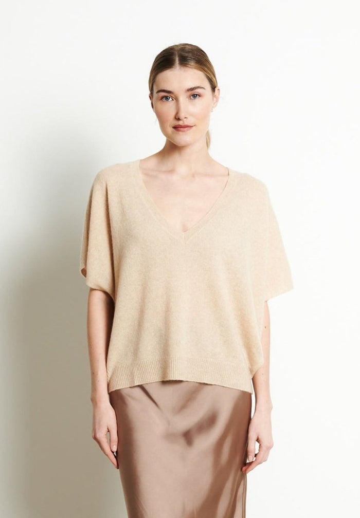 RIA 25 Pull col V manches chauve - souris en cachemire beige
