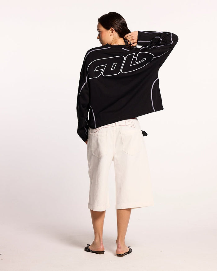 ROLLER LONGSLEEVE TEE BLACK - black oversized longsleeve tee, back view on female model - Cold Culture #woman