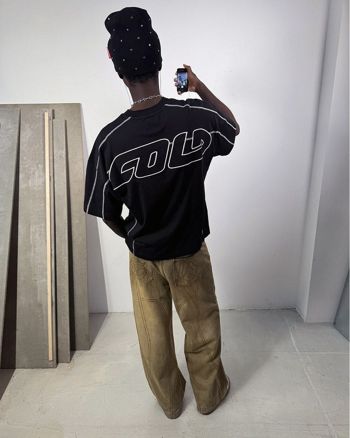 ROLLER TEE BLACK - black contrast stitch boxy tee, street style shot - Cold Culture