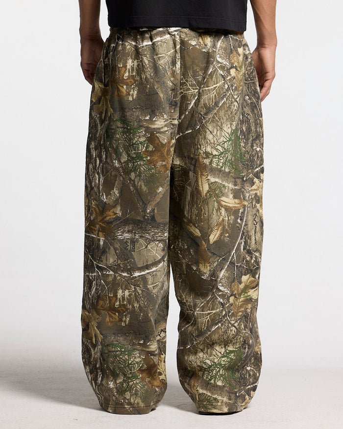 SWEATPANTS REALTREE EDGE - brown camo sweatpants, back view on male model - Cold Culture #man