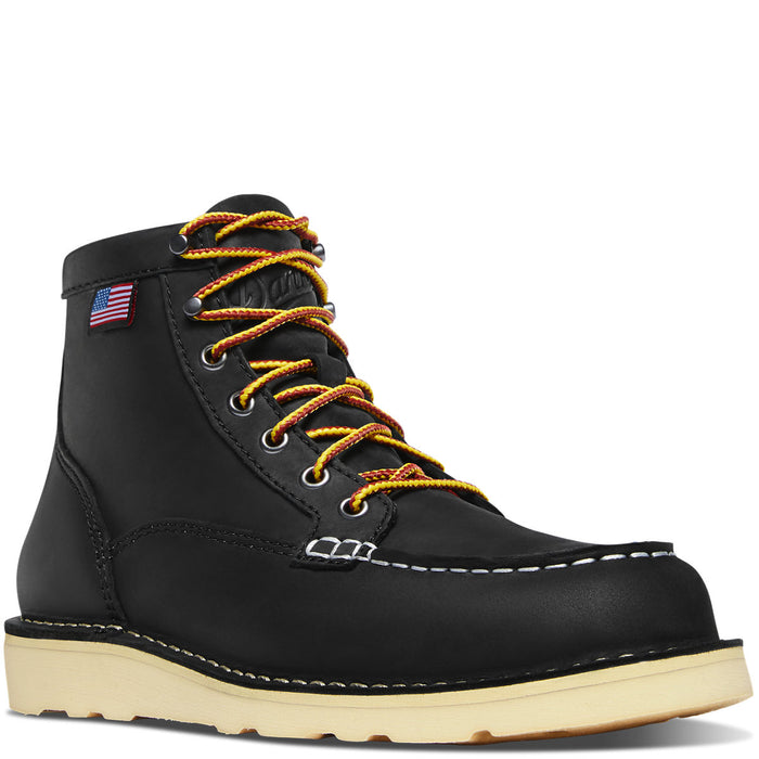 Women's Bull Run Moc Toe Black: ﻿
RELIABLY RUGGED
Built in the USA with a dedication to quality that goes back to 1932, the B